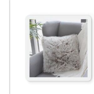 NWT Brown and Cream Fuzzy Soft 22”x22” Pillowcases - 2 Pillowcases